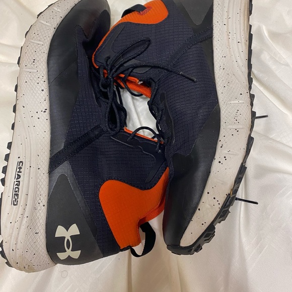 Men’s Under Armor - Picture 2 of 3